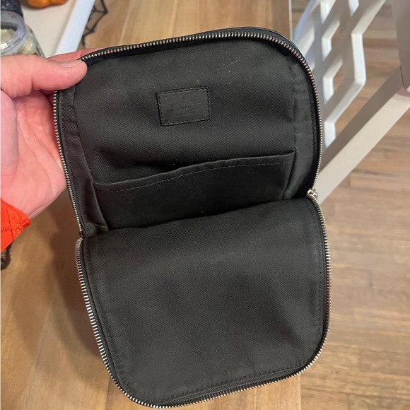 COPY - LOUIS VUITTON ,ORIGINAL MEN SLING BAG - Picture 12 of 15